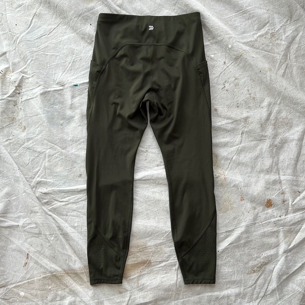 Like new Womens all in motion leggings. Medium - Picture 6 of 6